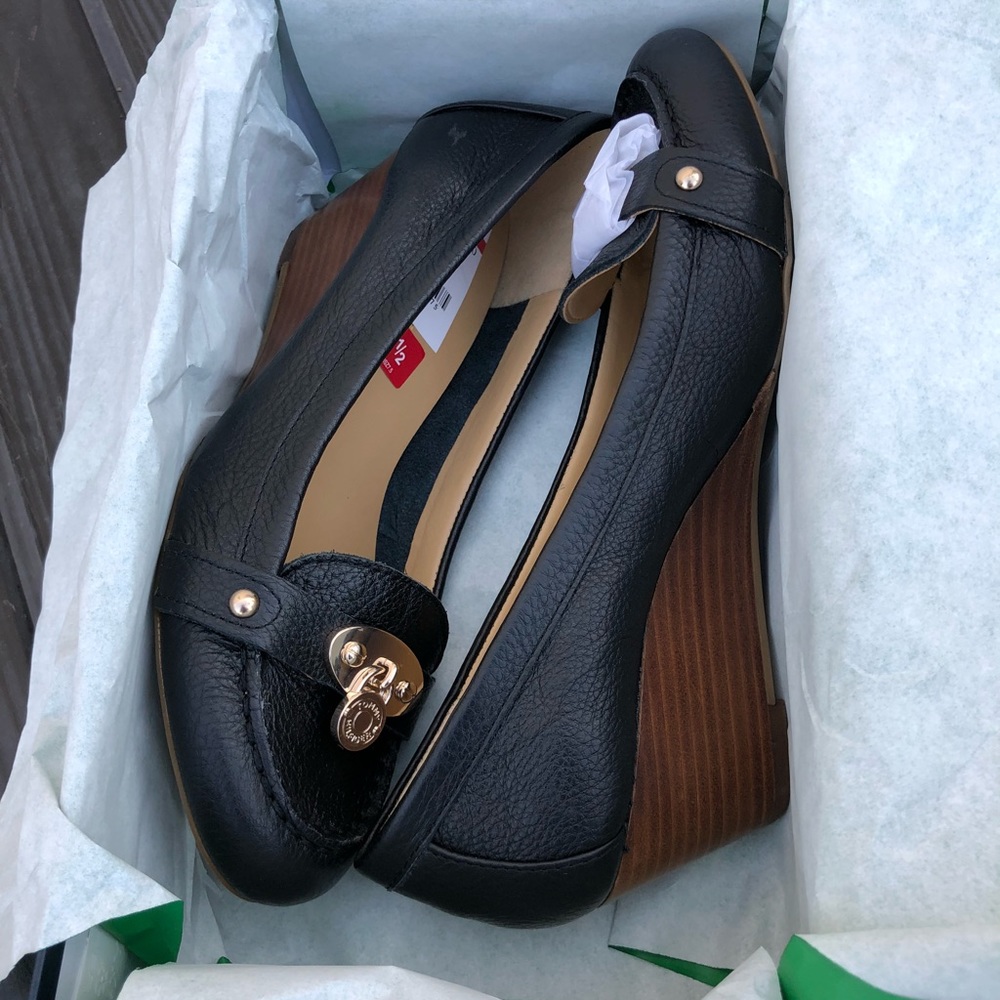 TOMMY HILFIGER “Kree” Black Leather Wedges sz 7.5